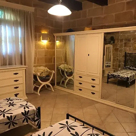 Let Me Host -town House Tigne Point Apartment Sliema