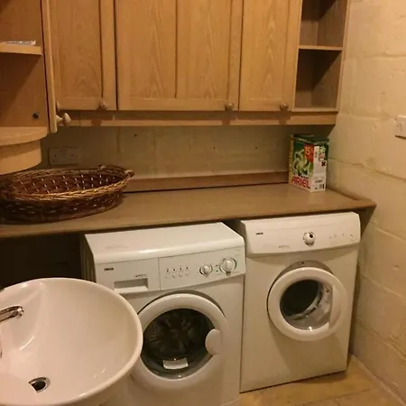 Let Me Host -town House Tigne Point Apartment Sliema