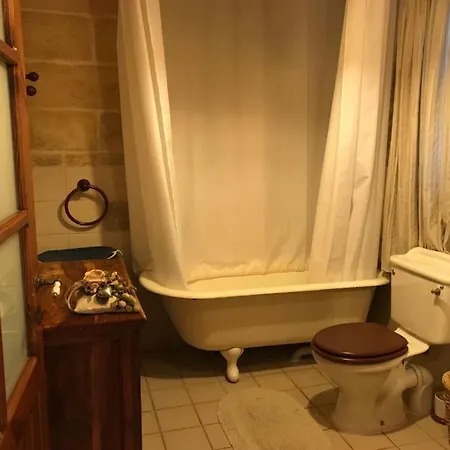 Let Me Host -town House Tigne Point Sliema
